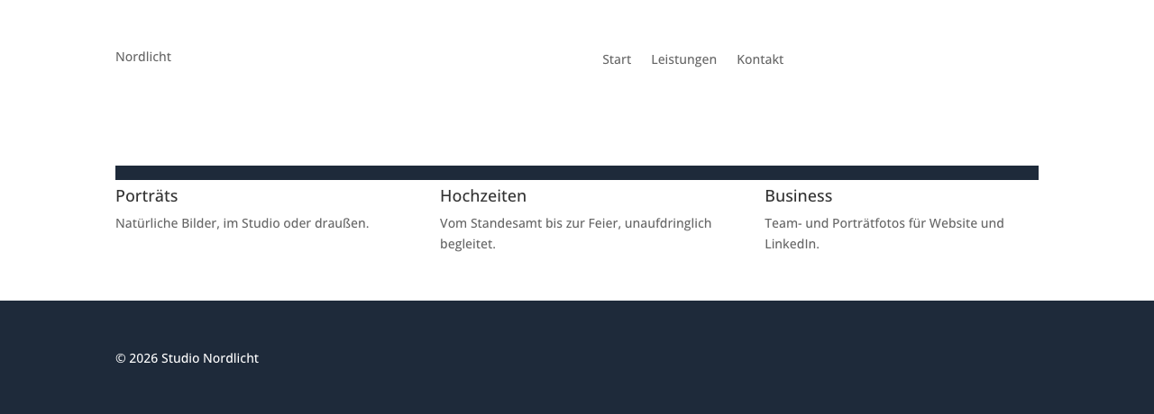 Live-Seite mit importierter Kopfzeile oben und Fußzeile unten